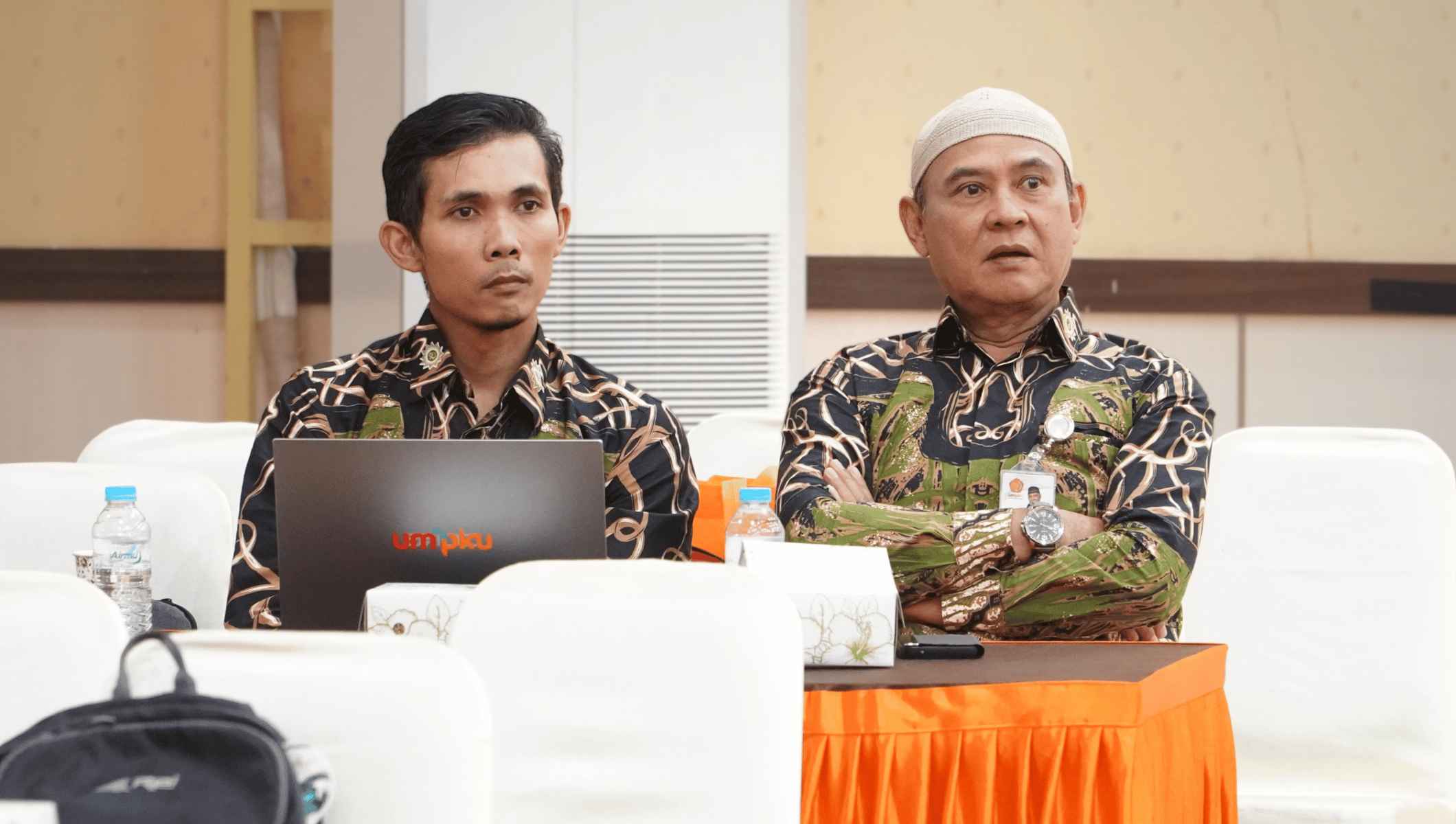 Asesor meninjau laboratorium Prodi Elektromedis UMPKU