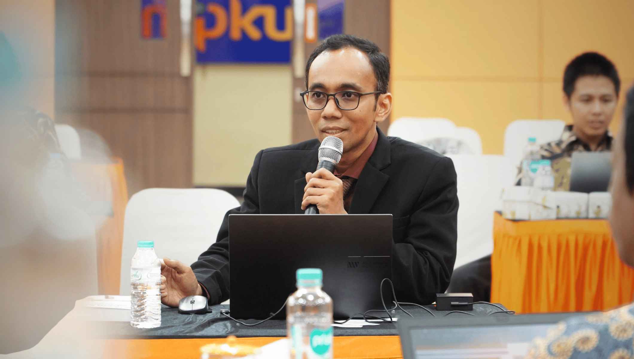 Diskusi tim prodi dengan asesor LAM Teknik